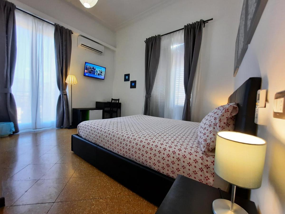 Politeamari Hotel ปาแลร์โม ภายนอก รูปภาพ